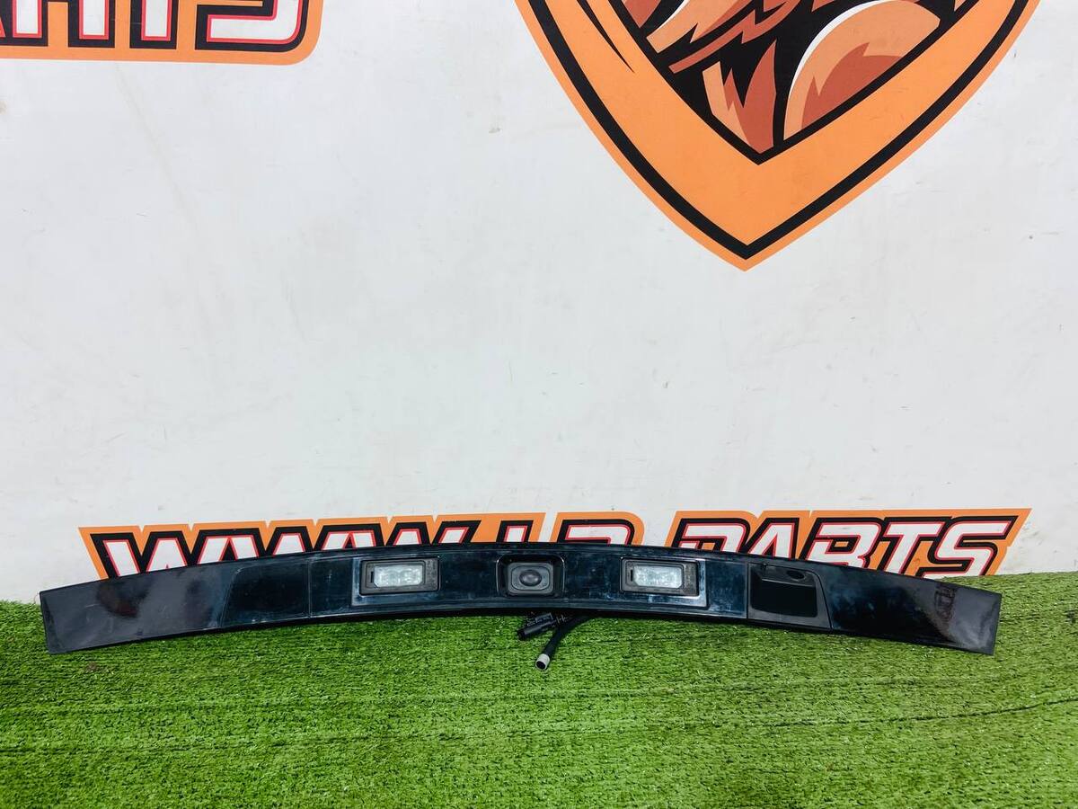 LR137741 Молдинг  крышки багажника Land Rover Discovery Sport L550 (2015-) Б/У